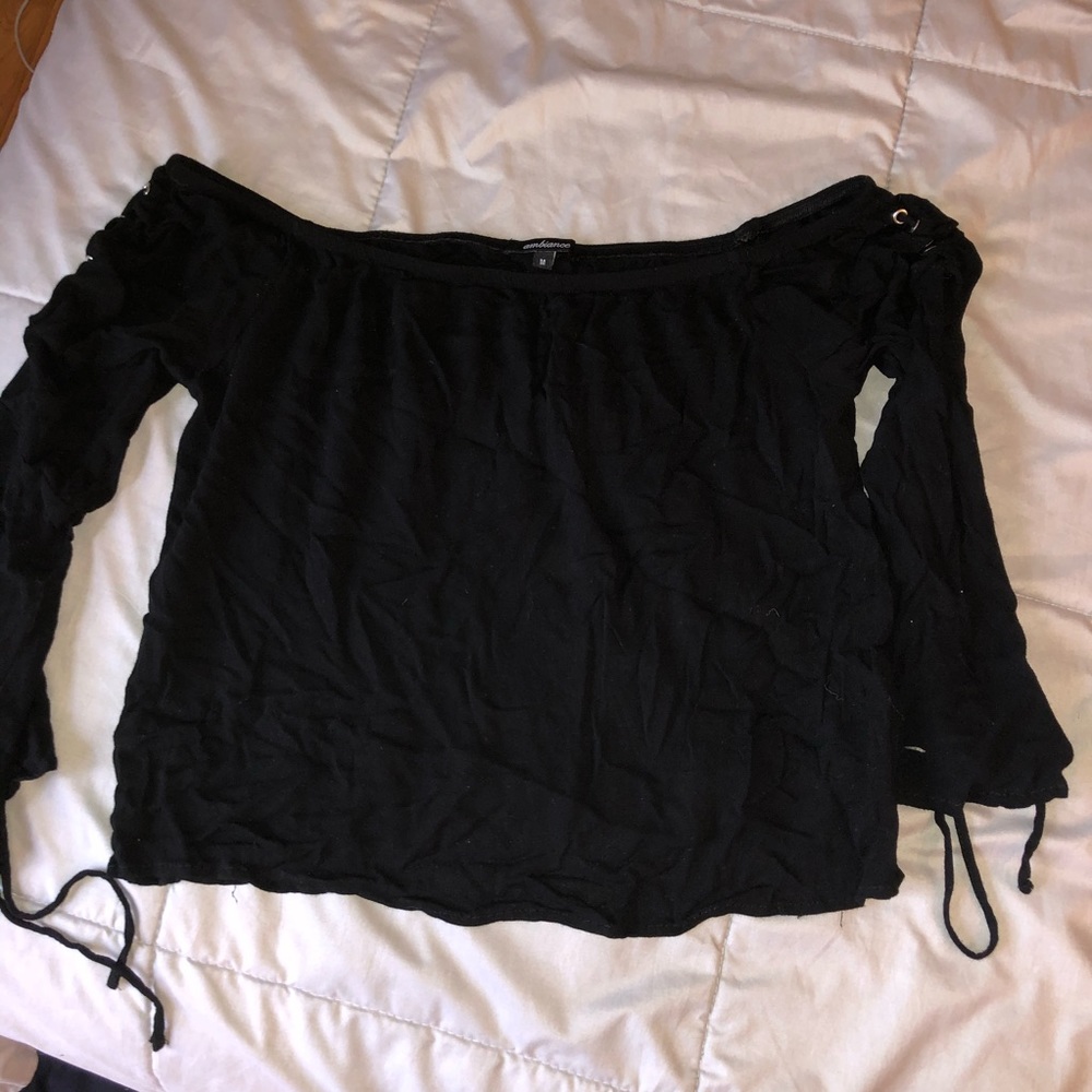Off the Shoulder Boutique Top 🖤